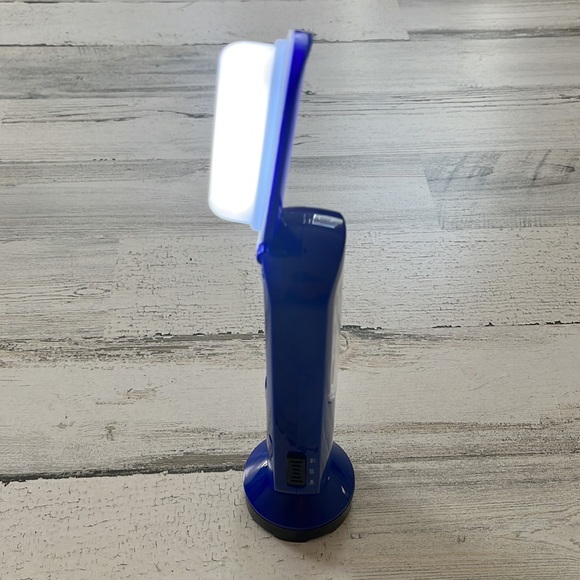 COPY - BRAND NEW! 2-in-1 Handheld Multi-use Flashlight with 180° adjustable LED… - Picture 7 of 15